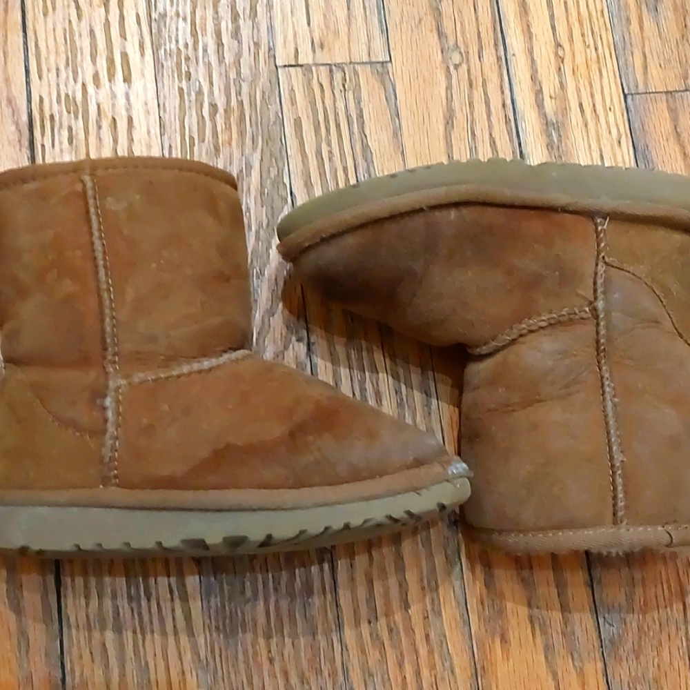 Ugg toddler girl 10 boots